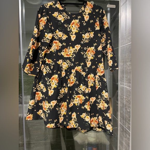 Zara dress with shorts underneath and asymmetrical cut! - Picture 7 of 7